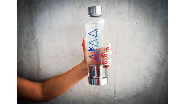 Botella de vidrio que alcaliniza tu agua en solo 20 minutos.